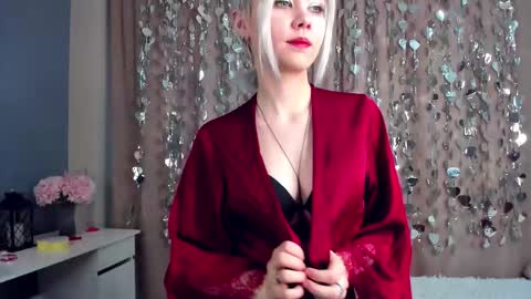 Snapshot of cathiearzabala chatting on 02/25/26, 11:09 Mia online show from 02/25/26, 11:09