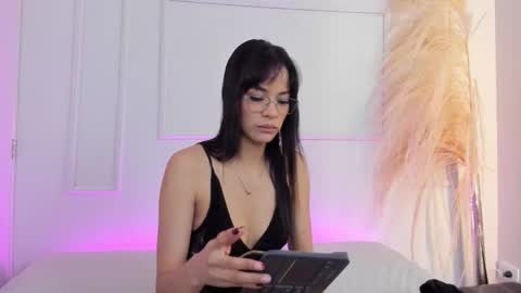 Snapshot of cathmellow_ chatting on 09/11/25, 11:32 CATH  online show from 09/11/25, 11:32