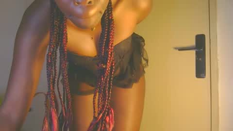 Snapshot of cathynoir chatting on 09/20/25, 01:17 catrine online show from 09/20/25, 01:17