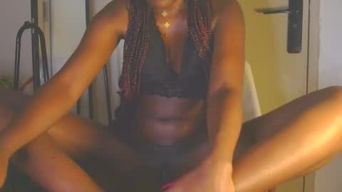 Snapshot of cathynoir chatting on 09/24/25, 02:15 catrine online show from 09/24/25, 02:15