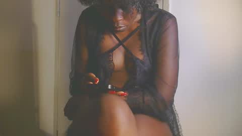 Snapshot of cathynoir chatting on 10/18/25, 09:26 catrine online show from 10/18/25, 09:26