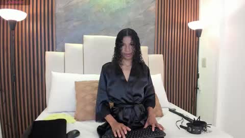 catiusca_reyes_03 online show from 11/25/25, 01:55