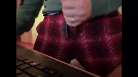 Snapshot of catmandoo21001 chatting on 12/28/24, 10:34 catmandoo21001 online show from 12/28/24, 10:34