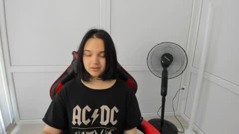 Snapshot of catrine_cute chatting on 06/18/26, 06:35 Catrine online show from 06/18/26, 06:35