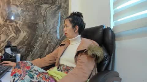 Snapshot of catt_evans1 chatting on 12/20/25, 10:50 CATT EVANS online show from 12/20/25, 10:50