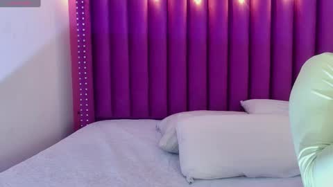 Snapshot of cattaleeyaa chatting on 09/15/25, 01:44 CATALEYA online show from 09/15/25, 01:44