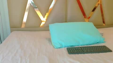 Snapshot of cattaleeyaa chatting on 10/20/25, 12:27 CATALEYA online show from 10/20/25, 12:27