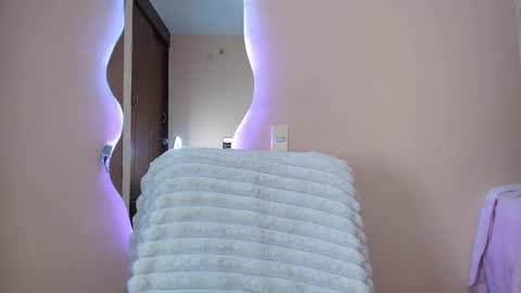 Snapshot of catte_jensen chatting on 11/16/25, 03:56 Cattleya online show from 11/16/25, 03:56