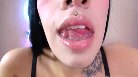 Snapshot of catte_jensen chatting on 11/25/25, 04:01 Cattleya online show from 11/25/25, 04:01