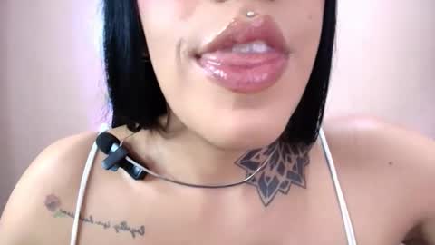 Snapshot of catte_jensen chatting on 12/22/25, 03:03 Cattleya online show from 12/22/25, 03:03