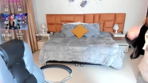 catti_brie_ online show from 11/08/25, 10:37