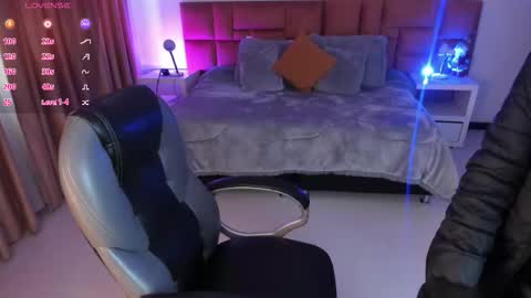 catti_brie_ online show from 11/25/25, 11:54