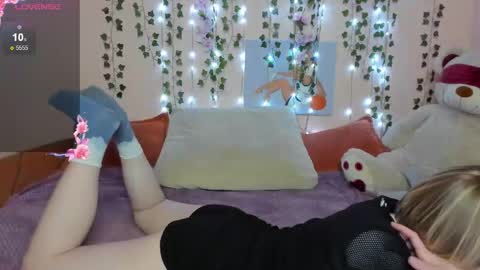 cattie_w_ online show from 10/25/25, 01:35