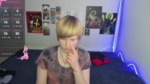 cattie_w_ online show from 12/05/25, 01:25