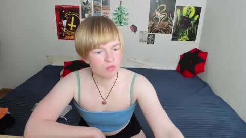 Snapshot of cattie_w_ chatting on 04/28/26, 01:26 cattie_w_ online show from 04/28/26, 01:26