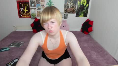 Snapshot of cattie_w_ chatting on 05/20/26, 01:12 cattie_w_ online show from 05/20/26, 01:12
