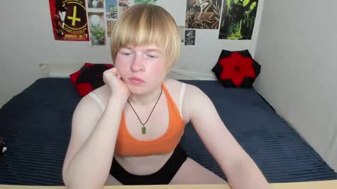Snapshot of cattie_w_ chatting on 05/27/26, 01:57 cattie_w_ online show from 05/27/26, 01:57