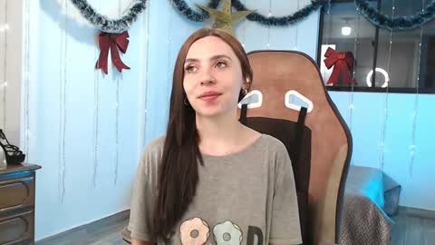 Snapshot of cattleya069 chatting on 12/31/24, 11:42  Cattleya you can tell me Leya too.     online show from 12/31/24, 11:42