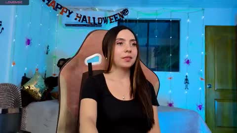 Snapshot of cattleya069 chatting on 10/21/25, 04:13  Cattleya you can tell me Leya too.     online show from 10/21/25, 04:13