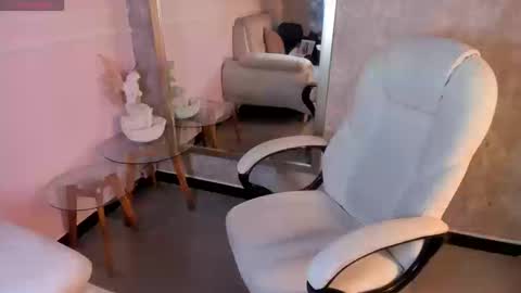 Cattleya  online show from 09/15/25, 01:55