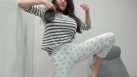 Snapshot of catty190 chatting on 01/22/25, 05:17 catty online show from 01/22/25, 05:17