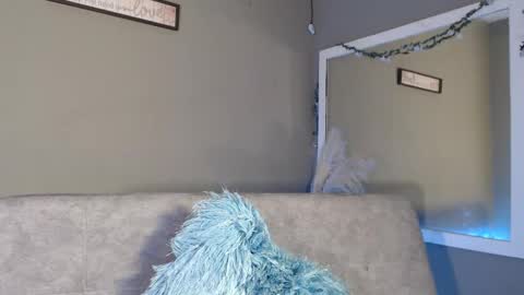 Snapshot of catty_foxx chatting on 12/18/25, 06:30 online show from 12/18/25, 06:30