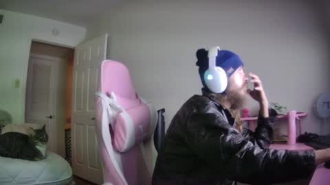 Snapshot of cattywompiscreations chatting on 12/23/24, 11:06 zatbabydaddy online show from 12/23/24, 11:06