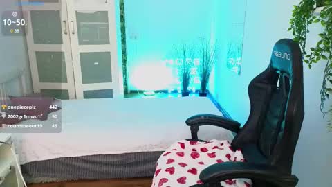 caty_cuddly online show from 02/19/25, 08:44