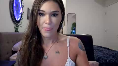 Snapshot of cayla_ chatting on 11/13/25, 01:15 Cayla online show from 11/13/25, 01:15