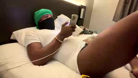 Snapshot of cb8989 chatting on 04/16/26, 09:21 Flex online show from 04/16/26, 09:21