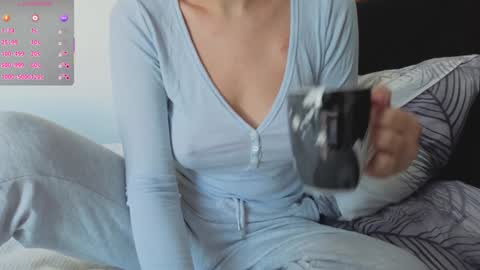 Snapshot of cbhotblonde chatting on 10/04/25, 06:33 Folow my instagram cuteback7272 and onlyfans cbhotblonde1 online show from 10/04/25, 06:33