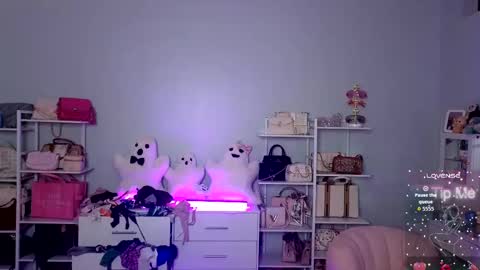 Snapshot of ccinnamon chatting on 10/14/25, 11:38 Ccinnamon online show from 10/14/25, 11:38