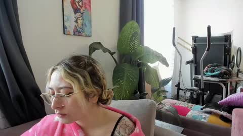 Snapshot of ccuteass chatting on 12/05/24, 01:17 ccuteass online show from 12/05/24, 01:17