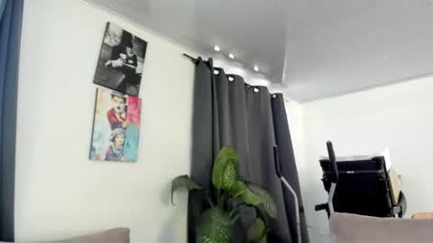 Snapshot of ccuteass chatting on 12/10/24, 01:11 ccuteass online show from 12/10/24, 01:11