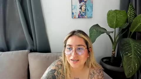 Snapshot of ccuteass chatting on 01/14/25, 06:38 ccuteass online show from 01/14/25, 06:38