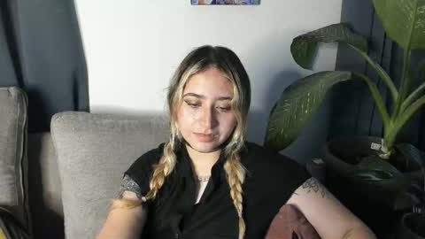 Snapshot of ccuteass chatting on 02/13/25, 08:34 ccuteass online show from 02/13/25, 08:34