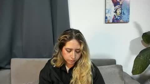 Snapshot of ccuteass chatting on 02/14/25, 12:09 ccuteass online show from 02/14/25, 12:09