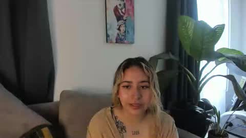 Snapshot of ccuteass chatting on 02/14/25, 03:47 ccuteass online show from 02/14/25, 03:47