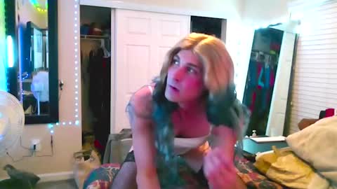 Allie North online show from 10/05/25, 08:23