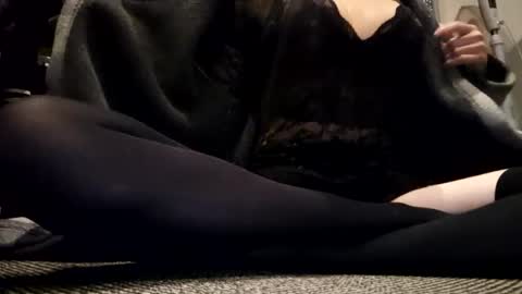 Snapshot of cdleigh1984 chatting on 10/18/25, 10:54 Cdleigh1984 online show from 10/18/25, 10:54