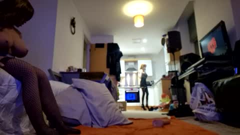 Snapshot of cdleigh1984 chatting on 04/18/26, 11:16 Cdleigh1984 online show from 04/18/26, 11:16