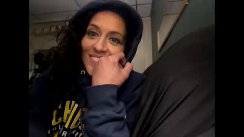 Snapshot of cece_vibez chatting on 11/30/25, 10:08 cece_vibez online show from 11/30/25, 10:08