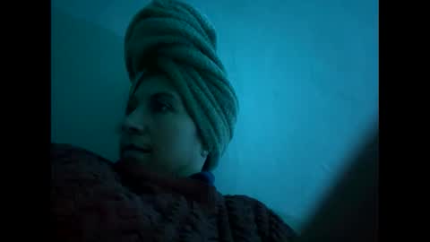 Snapshot of cece_vibez chatting on 12/21/25, 03:02 cece_vibez online show from 12/21/25, 03:02