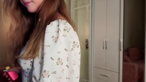 Snapshot of ceceliapidcock chatting on 09/18/25, 07:27 Lina online show from 09/18/25, 07:27