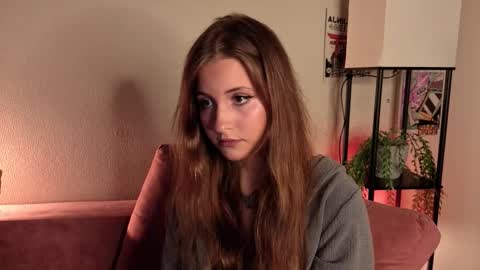 Snapshot of ceceliapidcock chatting on 09/19/25, 07:36 Lina online show from 09/19/25, 07:36