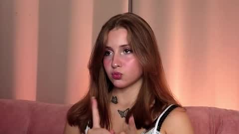 Snapshot of ceceliapidcock chatting on 09/24/25, 07:17 Lina online show from 09/24/25, 07:17