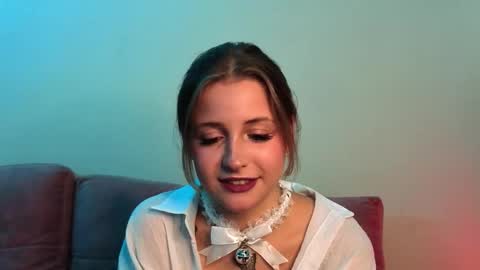 Snapshot of ceceliapidcock chatting on 10/23/25, 07:23 Lina online show from 10/23/25, 07:23