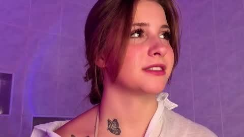 Lina  online show from 12/19/25, 07:21