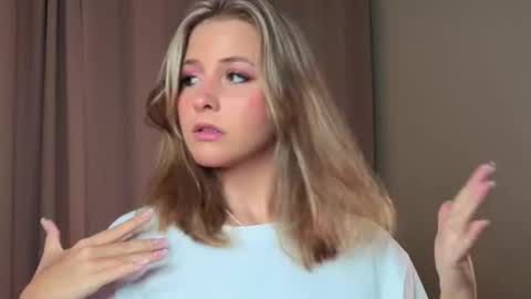 Lina  online show from 03/22/26, 07:06