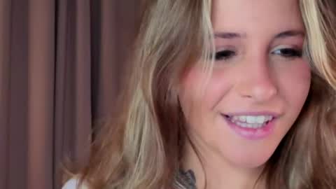 Lina  online show from 04/15/26, 07:58